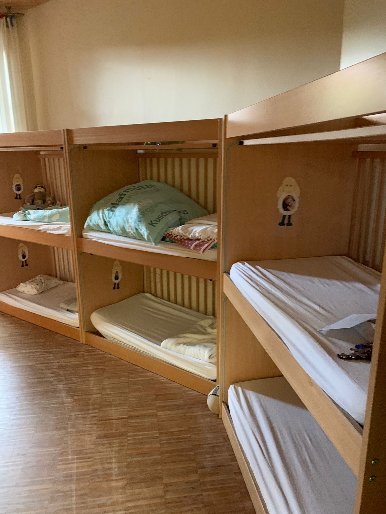 Dezember 2021: Kinderbetten für die Kinderstation